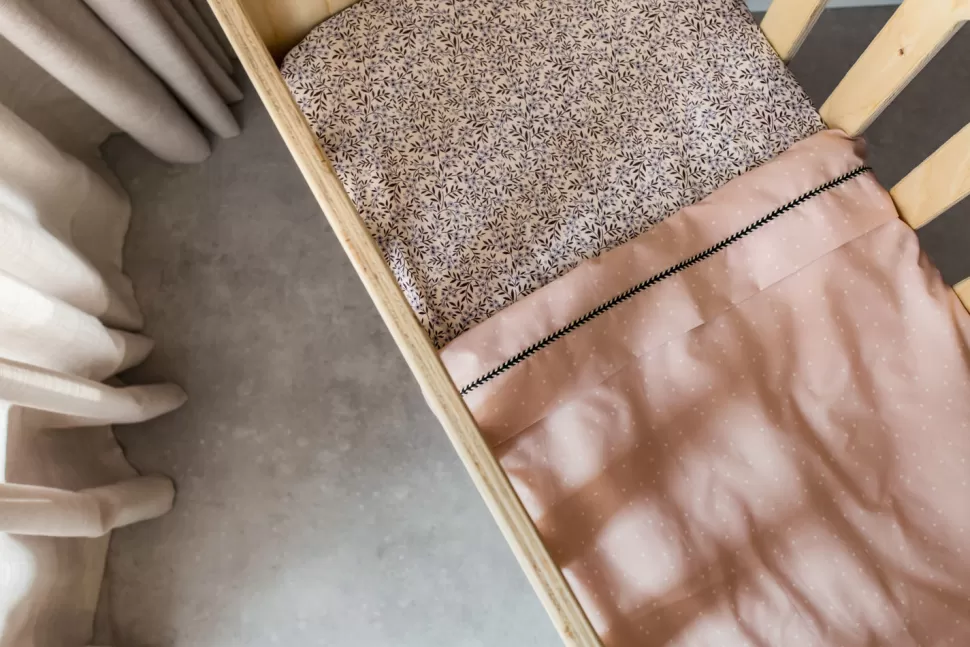 Best | Fitted Sheet | Ledikant / Peuterbed Hoeslaken | Vintage Flower Lila Slapen